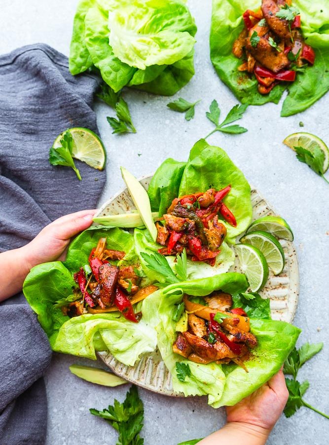 Chicken Fajita Lettuce Wraps – an easy low carb way to enjoy fajitas. Best of all, less than 30 minutes to make and perfect for lunch or a lightened up dinner for busy weeknights!