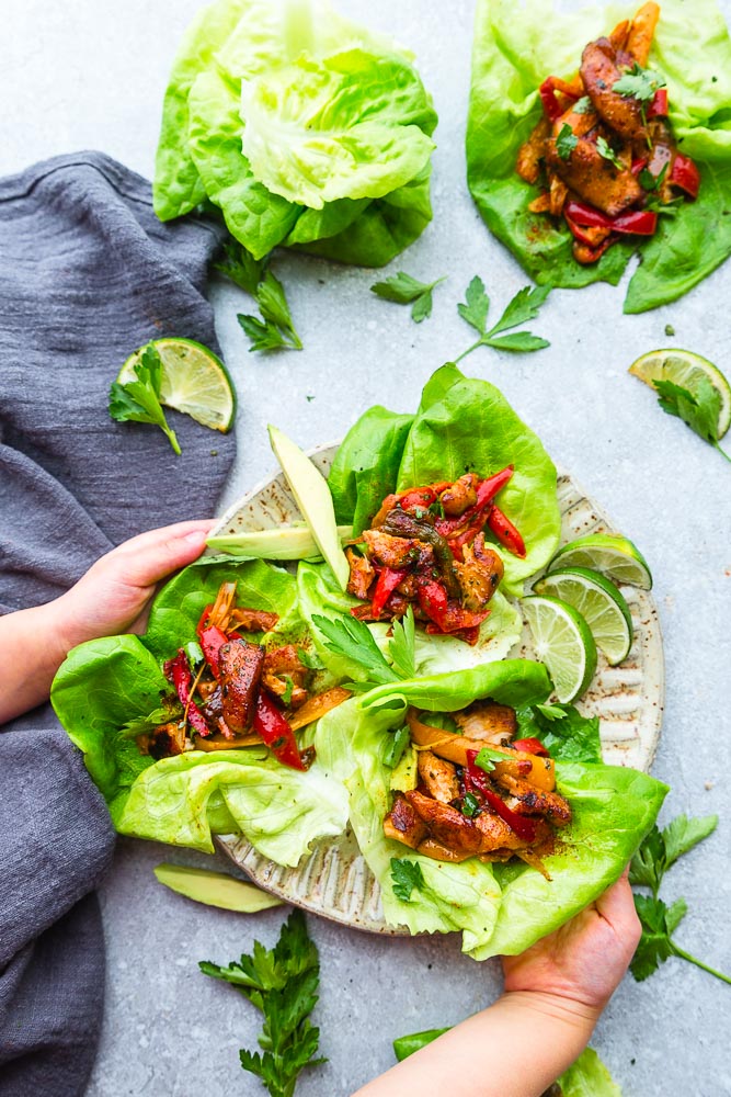 Chicken Fajita Lettuce Wraps – an easy low carb way to enjoy fajitas. Best of all, less than 30 minutes to make and perfect for lunch or a lightened up dinner for busy weeknights!