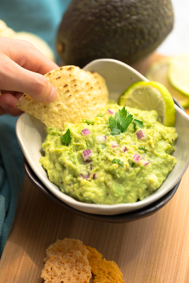 Low Carb Guacamole - this homemade recipe is the perfect party dip and keto, paleo and Whole 30 snack. Pairs perfect with fajitas, salads or by the spoonful.